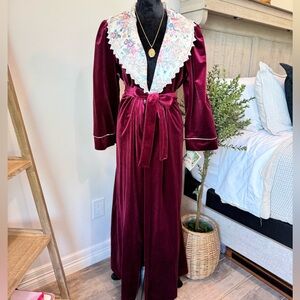 Vintage Aria Elegant Burgundy Velvet Velour Robe with Floral Collar